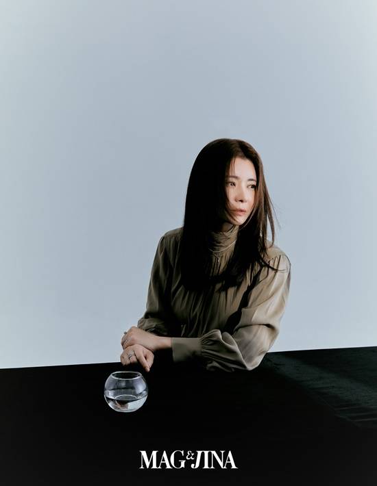 Actor Jang Seo-hee showed elegant charm through the picture.Jang Seo-hee recently filmed a photo shoot with McAngina.In an interview with the pictorial, he revealed the current situation ahead of his full-scale work, saying, The actor must constantly study to draw a person through observation.I have been in a long period of rest, but I was afraid that I would be forgotten. As for the acting and role that I want to show in the future, I want to play a character with a softer character that shows a little gap.I want to show a wide range of performances in movies as well as dramas, and I want to challenge the thriller genre. Mac Angie and So Yeon-ho, which contain Jang Seo-hees pictures, can be purchased at bookstores nationwide.Jang Seo-hee has recently opened an official Instagram and continues to communicate with fans.Photo = McAngina