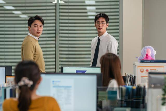 모럴센스가 전개되는 배경은 대부분 회사 안이다. 다음영화 캡처