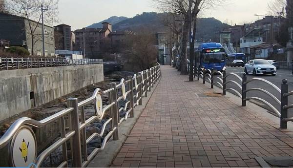 갤럭시 S22(기본형)의 슈퍼 스테디(흔들림 보정)로 FHD(1920*1080) 동영상. 30프레임. 화면 캡처. 정옥재 기자