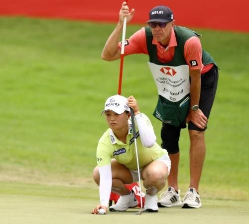고진영이 3라운드에서 3타를 줄여 한 타 차 2위로 마쳤다. [사진=LPGA]