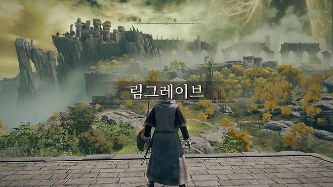 넓게 펼쳐진 필드