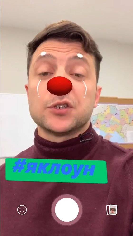 젤렌스키는 가볍고 익살스러운 영상과 일상의 자연스러운 모습을 드러내는 영상으로 선거운동을 대신했다. 지나치게 가볍다는 지적도 받았지만, 많은 국민들이 이를 신선하게 생각했고 그에게 표를 던졌다. 젤렌스키 페이스북 캡처