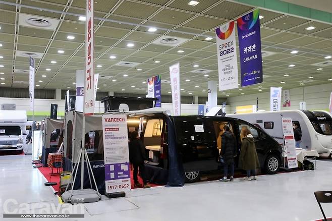 지난 2월 스포엑스 2022에서 만난 밴텍 라쿤L 캠핑카