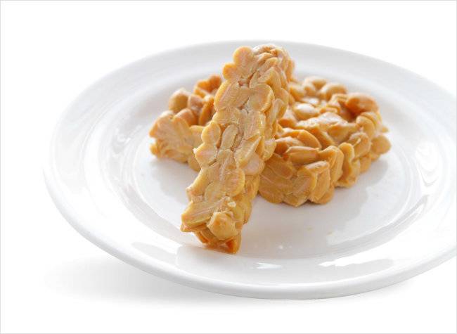 인도네시아의 대표 음식 템페. 콩을 발효시켜 만들었다. 굽거나 튀기면 쫄깃하고 고소한 맛이 그만이다. 졸여 샌드위치 재료로 활용해도 좋다. [GettyImage]