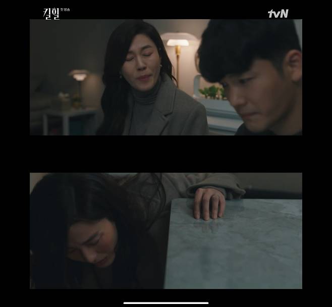 In the TVN new drama Kill Heel, which was first broadcast on the afternoon of the 9th, the story surrounding the show host Woohyun, which faced a crisis, was drawn.The 10-year fashion show host Woohyun was shaking his career at the company, and his husband Doyle (Kim Jin-woo) was working on a part-time job because his business with his brother-in-law was ruined.On this day, Woohyuns mother-in-law came to the house and added stress.Woohyun told her husband, You choose.Ji-yoon is angry if he gives his tuition to his brother who knows only his tuition. My mother-in-law hit Woohyuns cheek, saying, I endured it, but the money is very good. Woohyun said: You think its about money, its more than just money.I can not touch anyone and I should not do it, but my mother is coveting it now and I do not have any concept, Kim Do-il, because of her mothers son. Meanwhile, Kill Heel is a drama about the desires and desperate struggles of three women in home shopping.