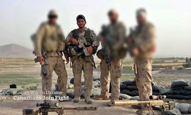왈리(왼쪽 두 번째)는 2009년 아프가니스탄전, 2015년 이라크전 참전 경험이 있는 최정예 특수부대 출신이다. 특히 저격에 능하다.