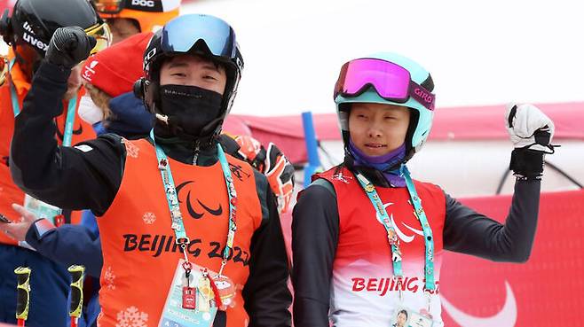 최사라(오른쪽)과 김유성 가이드 러너