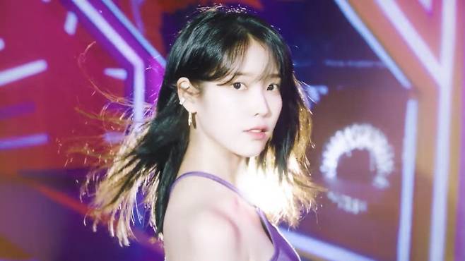 박재범 신곡 ‘가나다라(GANADARA) (Feat. 아이유 IU)’ 뮤직비디오 캡처