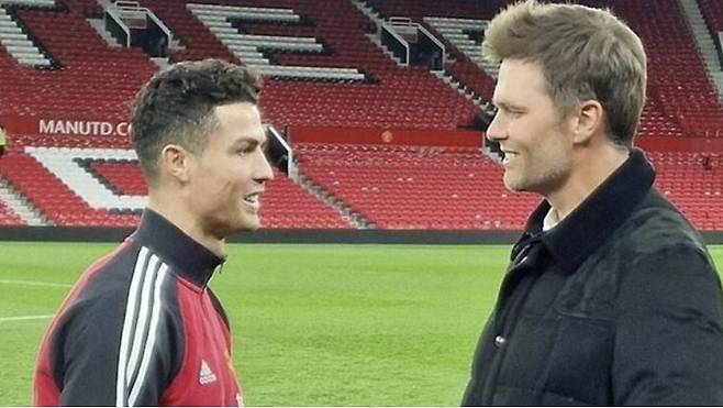 경기 후 만난 호날두와 NFL 레전드 톰 브래디. [사진 맨유 인스타그램 캡처]