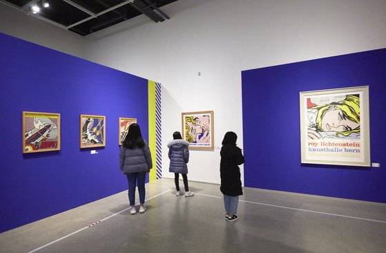 소중 학생기자단이 미국의 팝아트를 대표하는 로이 리히텐슈타인의 작품 세계를 만나기 위해 ‘로이 리히텐슈타인展: 눈물의 향기’ 전시장을 찾았다.