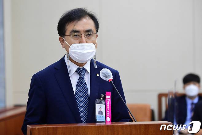 강순희 근로복지공단 이사장이2020년 10월 국회에서 열린 환경노동위원회 근로복지공단, 한국산업안전보건공단 등에 대한 국정감사에서 인사말을 하고 있다./사진=뉴스1