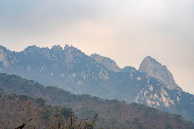 진달래 능선에서 바라본 북한산의 모습/사진=서울관광재단