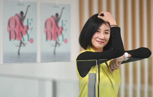 발레리나 김지영이 지난 14일 마포아트센터에서 직접 예술감독을 맡은  ‘김지영의 ONE DAY’에 대해 이야기하고 있다. 이번 공연은 리노베이션을 거쳐 올해 재개관한 마포아트센터가 발레 스타들과 함께하는 ‘M 프리마돈나’ 시리즈의 시작이다.   이한결 기자
