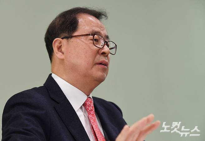 주러시아 공사를 역임한 박병환 유라시아전략연구소장이 지난 14일 서울 양천구 CBS사옥에서 인터뷰 하는 모습. 황진환 기자