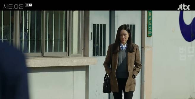 Jeun Mi-do blocked the divorce of This is life and Song Min-ji, who wanted to remain Friend, not the lover of This is life.In JTBCs Thirty, Nine broadcast on the 17th, Chan Young (Jeun Mi-do), who tells Jin Seok (This is life) not to divorce, was portrayed.While Seonju (Song Min-ji) had directly visited Chan-youngs parents and revealed the relationship between Chan-young and Jin-seok, Chan-young-mo poured anger into Chan-young, who introduced Jin-seok as a male friend, as well as the Americas (Son Ye-jin) and Zhu Xi (Kim Ji-hyun), who concealed this fact.Mizo and Zhu Xi also bowed their heads, saying, Im sorry, but Chan Young dismissed it as I do not have any mistakes. I like him a lot.So I didnt tell you. Chan Young-mo said, What? Divorce? You idiot, his wife was here. What?This is an affair, what is an affair. In the end, Chan Young said, I am a deadline. Chan Young-mo, who was confused, mumbled, What is he saying now? Chan Young-eun said, Im sorry.Im not long, Chan Young-mo said, repeatedly confessing.Chan Young-bu recommended treatment, but Chan Young refused to treat him, saying he did not want to spend the rest of his time in the hospital room.Chan-young, who met with the shipowner, said, This is a foul play. I admit that I am impatient.Yes? Selfish, the shipowner snorts, Ill be a little more selfish. Youre still here. I cant plan next year.Im sorry, Chan said, apologizing to the shipowner who lost his horse in a panic.Chan-young, who met Jin-seok, said, Do not divorce, I want us to break up with Friend, not lovers. Jin-seok said, Lets think about it.Meanwhile, Zhu Xi Mo has known who Mizos mother is, and Mizo was confused to realize that his mother was not a good person.In the end, Mizo poured the anger into Sun Woo (the younger person), and Sun Woo embraced such Mizo with the words I am sorry.After the reconciliation, he expressed his deepest heart with the Confessions that My future hope is Chamijos husband. Mizo said, Do you think this in the United States?Do you know that you are sometimes premature? Mizos mother was in prison for seven crimes before the fraud. On that day, Mizo met his mother in search of prison, and Sun Woo, Chan Young and Zhu Xi kept him.At the end of the drama, Mizo, who screamed in the arms of Chan Young, was drawn and saddened.