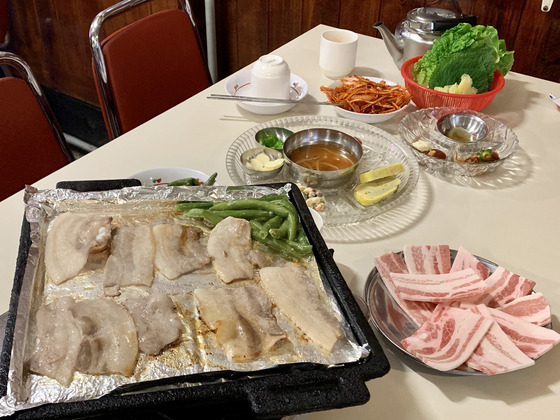 Frozen samgyeopsal or naengsam at Haengjin in Mapo District, western Seoul [LEE JIAN]