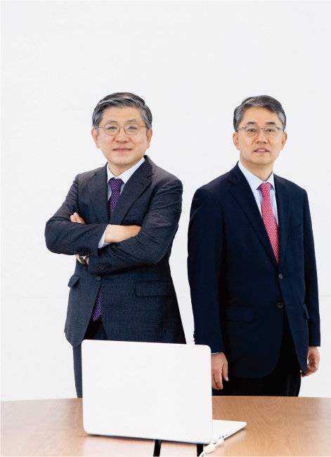 법무법인 로백스 김기동 대표변호사(왼쪽)와 이동열 대표변호사. [지호영 기자]