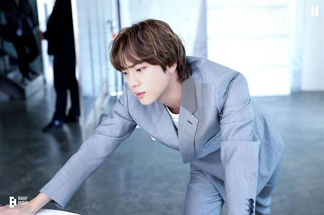 "진짜 잘 생겼어요!" 방탄소년단 진 실물에 놀란 빅히트 연습생