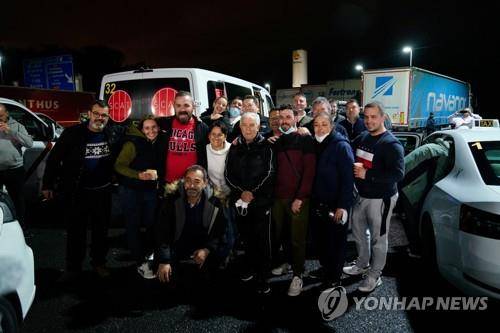 우크라이나 난민들 태우러 폴란드 향하는 스페인 택시 기사들 [로이터=연합뉴스 자료사진. 재판매 및 DB 금지]