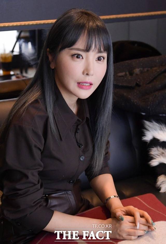 가수 홍진영이 논문 표절 논란으로 인한 자숙 후 1년 5개월 만에 가요계에 컴백한다. /더팩트 DB