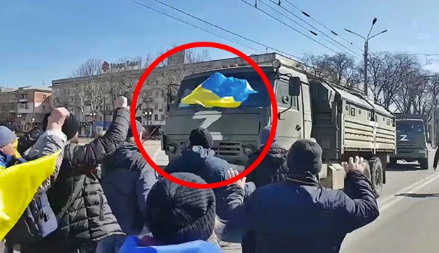 20일(이하 현지시간) 워싱턴포스트(WP)는 우크라이나 남부 헤르손주 헤르손에서 러시아군에 대한 주민의 비폭력 저항이 이어지고 있다고 보도했다.