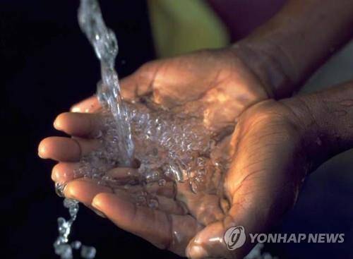 깨끗한 물 [세계보건기구 제공. 재판매 및 DB 금지]
