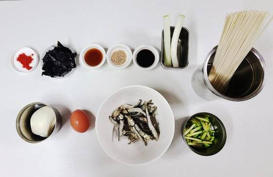 잔치국수 재료. 사진 이유석