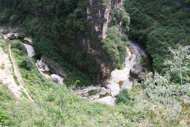 하산하며 본 천폭협 상류. Ⓒ최종명