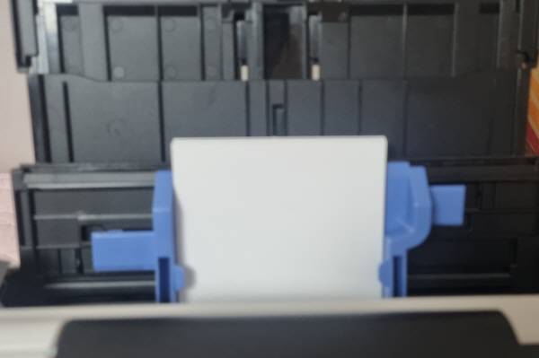 캐논 복합기에 포토 용지를 넣은 모습. 정옥재 기자