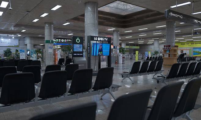 경남 사천시 사천공항 대합실. 사천공항은 2016년부터 2020년 8월까지 231억원의 누적 적자를 기록했다.