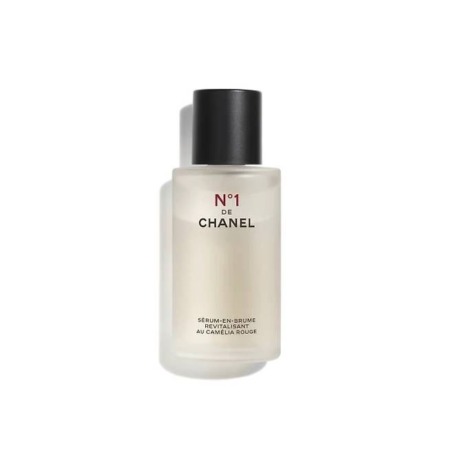 샤넬 N°1 DE CHANEL 레드 까멜리아 미스트 - 동백나무의 수분과 유분이 40% 함유된 세럼 기능 미스트. 메이크업 전후에 뿌리면 건조해서 들뜬 각질을 가라앉히고 윤기를 준다. 50mL 12만4천원.