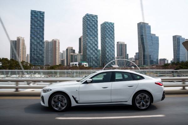BMW코리아, 브랜드 최초의 순수전기 그란쿠페 i4 출시 [사진제공=BMW코리아]