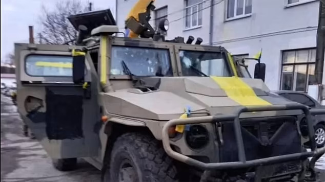 우크라이나군은 지난 28일 탈환에 성공한 키이우 북서쪽 도시 이르핀에서 러시아군이 자랑하는 수륙양용 보병전투장갑차 1대를 포함한 다수의 전투 장비를 노획했다고 전했다.