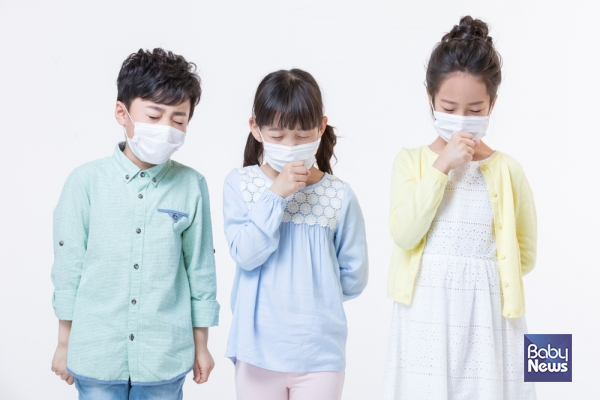 많은 어린이 천식 환자와 부모들은 천식은 낫지 않는 불치의 병으로 알고 있거나, 반대로 치료하지 않아도 저절로 좋아지는 병으로 알고 있는 경우도 많다. 하지만 천식은 내버려 두면 점점 나빠지지만, 적절한 관리와 치료로 반드시 좋아져서 천식이 없는 다른 아이들과 놀거나 운동을 하는 등 모든 생활을 똑같이 할 수 있는 질환이다.&nbsp;ⓒ베이비뉴스