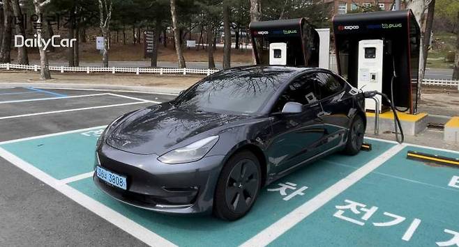 테슬라 모델3 롱레인지(과천 서울대공원 전기차 충전소)