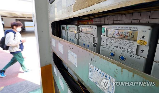 서울 한 주택가의 전기 계량기 [연합뉴스 자료사진]