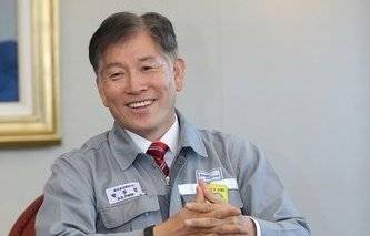 인수위 "대우조선해양 알박기 인사, 비상식·몰염치한 처사" (서울=연합뉴스) 대우조선해양이 28일 서울 중구 은행회관에서 제22기 정기 주주총회를 열고 박두선 조선소장을 사내이사로 신규 선임했다. 사진은 대우조선해양 박두선 신임 대표이사. 2022.3.28 
    [대우조선해양 제공. 재판매 및 DB 금지] photo@yna.co.kr