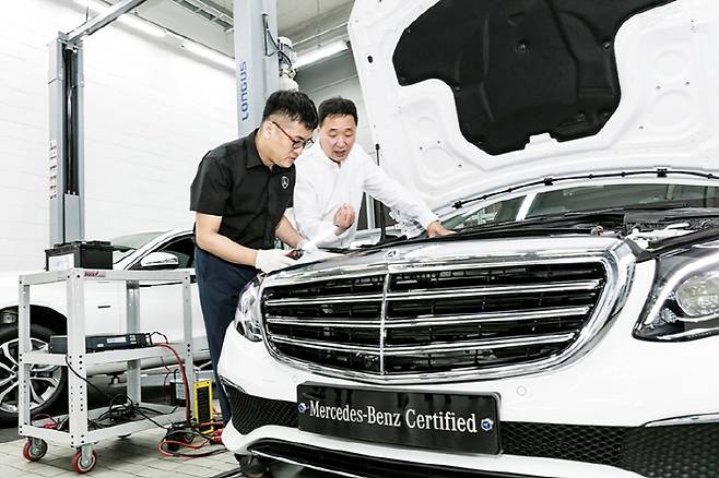 벤츠 인증 중고차 점검 장면 [사진 출처 = 벤츠]