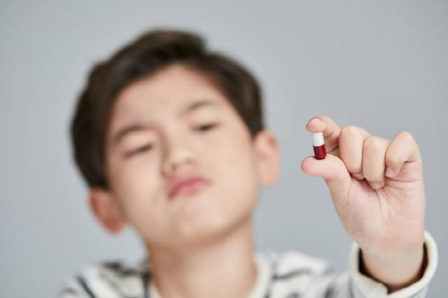 성인용 해열진통제를 소아 청소년에게 사용할 땐 체중을 고려, 정확한 양을 분할해 사용해야 한다. /게티이미지뱅크