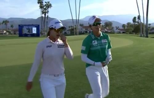 한 조로 경기한 김세영, 김효주가 코스를 걸어나오고 있다. [사진=LPGA]