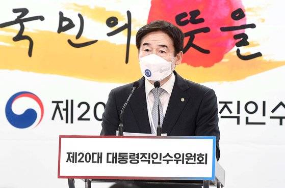 이용호 제20대 대통령직인수위원회 정무사법행정분과 간사가 지난달 30일 공수처 간담회 브리핑을 하던 모습. [인수위사진기자단]