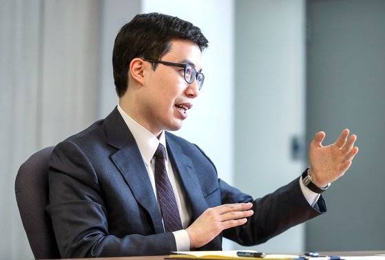 임재혁 이화여대 로스쿨 교수가 지난달 21일 서울 서대문구 이대 법학관 회의실에서 중앙일보와 인터뷰하고 있다. 김성룡 기자