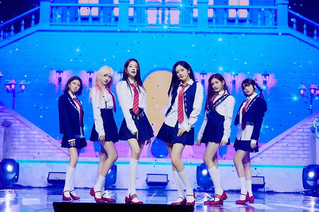 [서울=뉴시스] 박진희 기자 = 걸그룹 IVE(아이브)가 5일 서울 용산구 블루스퀘어에서 두 번째 싱글 앨범 'LOVE DIVE' 발매 기념 미디어 쇼케이스를 하고 있다. (사진=스타쉽 엔터테인먼트 제공) 2022.04.05. photo@newsis.com *재판매 및 DB 금지