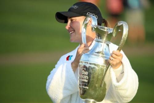 제니퍼 컵초가 올해로 마지막인 미션힐스에서의 대회를 우승하고 포피폰드 여왕에 등극했다. [사진=LPGA]