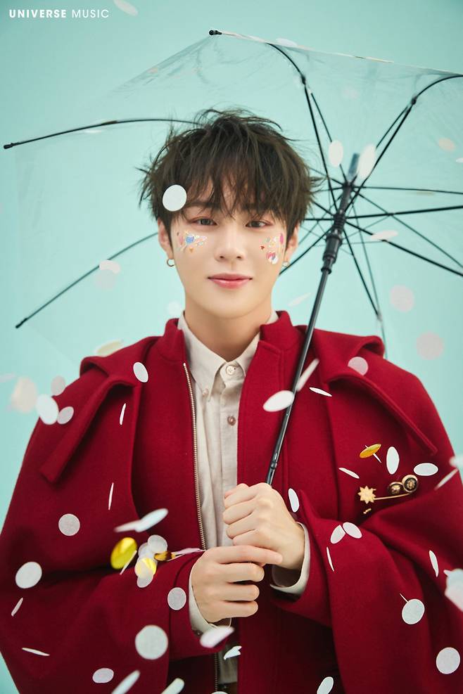 Global Fandom Platform Universe (UNIVERSE) on the 5th via the app and official SNS channel, LA LA POP! (La La Pop!) by Ha Sung-woons new songTwo concept photo shows were released.Ha Sung-woon in the public photo boasts a unique visual in harmony with the pastel tone background of a refreshing feeling.The smile of wearing an umbrella in a scattered petal creates an atmosphere like a prince who has ripped off a fairytale.Especially, the stars, balloon pattern stickers and red cloaks attached to both balls remind me of a fantasy concept like Fairytale, raising the curiosity about the new song LA LA POP!Universe will be playing this new song LA LA POP!The event, which has been celebrating its release, will be held together with offline fans Love Live! Show and Love Live!Call (LIVE CALL).The event will be held on April 16 (Saturday) at 2 p.m. and 5 p.m., respectively.Those who wish to participate can apply simultaneously from 10 am on the 7th (Thursday) to 23:59 pm on the 10th (Sunday). For more information, please visit the Universe app and official SNS.On the other hand, Universe Musics new song LA LA POP! will be released on various online music sites at 6 pm on the 14th.