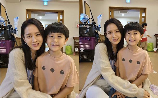 The new bride Son Ye-jin is in the spotlight as an unexpected child.Son Ye-jin recently collected topics with his child actor Park Jae-joon and his dog Kitty, who had a relationship in JTBC drama Thirty, Nine.The child actor Park Jae-joon made a relationship with the story adopted by Son Ye-jin in the play, and Kitty attended the marriage ceremony of Son Ye-jin and Hyun Bin.Park Jae-joon released a photo of Son Ye-jin and his affectionately taken together on his instagram on the 1st.In the meantime, he attracted attention by mentioning the story of Cha Mi-jos adoption of Choi Hoon (Park Jae-joon) at the nursery school.My aunt Mizo adopted Hoon, said Park Jae-joon, a warm Mizoimo. No, now Mizomo. I congratulate Son Ye-jin actor on marriage.As Park Jae-joons SNS posts gathered a lot of topics late, articles titled Son Ye-jin, adopted son and Hunhun, Son Ye-jin, adopted son and affectionately were poured into the entertainment news page.On the other hand, Son Ye-jins dog Kitty attracted attention with the fact that she attended the Mom Son Ye-jin marriage ceremony.Recently, the online community has posted photos of Kitty, a dog that was captured at the marriage ceremony of Son Ye-jin and Hyun Bin.According to the author of the article, Kitty attended the marriage ceremony of Son Ye-jin and Hyun Bin at the Aston House of Walkerhill Hotel in Gwangjang-dong, Seoul on March 31, and watched the marriage ceremony in the arms of actor Gong Hyo-jin who attended as a guest.As Son Ye-jin has often revealed his daily life with Kitty through SNS, Kittys participation in the marriage ceremony has gained high interest.In various entertainment media, Kitty who watched her mother in Gong Hyo-jin reported the news.Son Ye-jin and Hyun Bin have still received public attention since One Week has posted the marriage ceremony.The two men, who have not gone straight on their honeymoon since the marriage ceremony, are now known to be staying at their newlyweds house in Guri City, Gyeonggi Province.