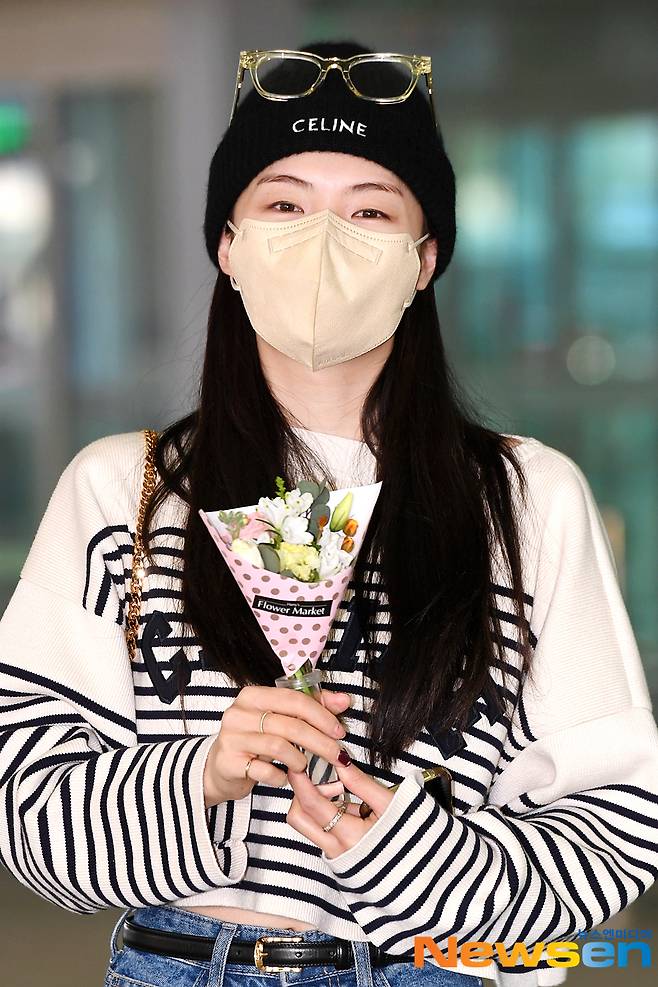 Actor Lee Sun-bin arrives at the Cannes International Series Festival (CANNESERIES) in 2022 in France through the second passenger terminal at Incheon International Airport in Unseo-dong, Jung-gu, Incheon, on the afternoon of April 7.