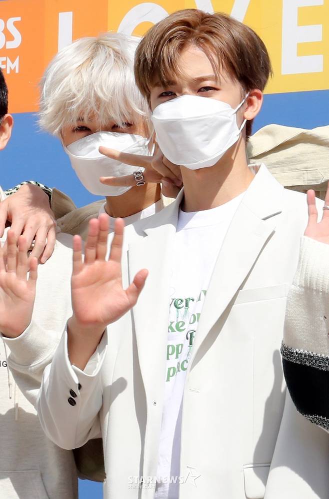 지성 '재민이 등이 좋아~'[★포토]