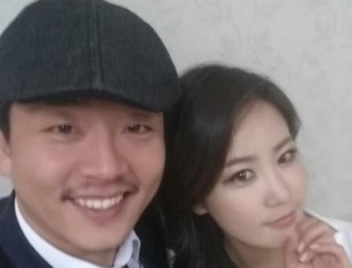 #Kim Jun-hoKim Ji-min Pink TracesNews of the recent couple between Comedian senior Kim Jun-ho and Kim Ji-min hit online.Since then, two people of the age of nine have been found in the past, love traces, and Lee Kyung-gyus daughter and actor Lee Ye-rim and the photo taken at the wedding of soccer player Kim Young-chan were also seen among netizens.On December 11 last year, singer Shinji posted a picture on his personal SNS with an article entitled I congratulate you on your daughters marriage. Junho brother and Ji Min were less lonely alone.Kim Jun-ho and Kim Ji-min, who are in the public photos, are drawing hand hearts.It is not known exactly whether the two were couple or thumb relations at the time, but the pink atmosphere seems to have been certain.Recently, Kim Jun-ho and Kim Ji-mins agency JDB Entertainment said, Kim Jun-ho and Kim Ji-min are continuing a serious meeting. Whenever Kim Jun-ho has a hard time, Kim Ji-mins comfort has become a great force. I have revealed nounce.In particular, Kim Jun-hos brother said that the two had never talked about marriage, but Kim Jun-hos brother cheered on the relationship between the two, so there is interest in marriage.Since then, Kim Jun-ho has been shown playing golf rounds with his close friend Seven, which has attracted attention because of his bright current situation, which he acknowledged his devotion to Kim Ji-min.# Ko So-young, Son Ye-jinHyun Bin After the wedding ceremony, Jeju trip I will try my work!Actor Ko So-young has been present at Jeju Island after attending the wedding of Hyun Bin and Son Ye-jin.Ko So-young has released a message called Jeju Island on the 4th and has been enjoying the trip to Jeju Island leisurely.While the age of 50 is unbelievable, beauty is admiring.Ko So-young responded to a netizens comment, Im so pretty, please do some work, I want to see it in the drama, saying, Yes! Ill try.Meanwhile, Ko So-youngs husband, actor Jang Dong-gun, gave a speech at the wedding of Hyun Bin and Son Ye-jin on March 31.#Baek Ji-young, special current events poured out in celebrationSinger Baek Ji-young recently surprised fans by telling them the news to celebrate.Baek Ji-young is in the photo on the 5th, and his appearance is staring somewhere with a luxurious figure like a hotel wife.There is an elegant yet antique atmosphere.Baek Ji-young also said, Mr. President, who is friendly to sensory interiors ~ # audience room ocean view and #Baek Ji-young room!!!It was an event that gave a sense of belonging to a house  It is a lot of government! Thank you for the late chairman of the hotel hotel in every city on the national tour!It was news that a Baek Ji-young room was created in a hotel. So my best friend, Gag Woman Song Eun, said, This is better than hotel membership!, And Baek Ji-young wrote a big comment saying, You are the president who knows people. #Jin Xuan, welcome to the 6-monthsActor Jin Xuans recent status was revealed through online SNS in about six months, which made fans look good.Recently, a paparazzi photo of actor Jin Xuan was released through the online community. In the public photo, Jin Xuan is moving somewhere in a fresh casual dress.He was also seen greeting fans with his unique good eyes toward the camera.His news, which had been reported for a long time, was enough to gather topics.The next film of Jin Xuan is a sad tropical film directed by Park Hoon-jung, and Jin Xuan is expected to show a completely different new appearance as an actor.# Hyun Bin Son Ye-jin, adopted son and hoon ..What about Son Ye-jins adopted son?Park Jae-joon, a child actor who appeared in JTBC Thirty, Nine recently posted an article and a photo entitled I was sad today...Impression drama, and Mizo adopted Hoon Lee.In the photo, Son Ye-jin of Thirty, Nine, who finished, poses affectionately with Park Jae-joon.Son Ye-jin, who plays Cha Mi-jo in the play, showed up adopting Choi Hoon (Park Jae-joon) ahead of his marriage to Jin Xuanu (Yoon Woo-jin).Son Ye-jin showed a warm atmosphere with a child actor who played an adopted son in the play and a mother and son.Park said, I congratulate you on your marriage. He congratulated the marriage of Hyun Bin and Son Ye-jin.# West White, the hottest person these daysSeo Haiyan, a crew member and a singer and actor Im Chang-jung wife, is one of the hottest people these days.So did the recent release of West White on July 7, so it caught the attention of netizens at once.In the open photo, Seo Hee-yan enjoys a leisurely daily life, and looks at the ocean view where his heart is open even if he looks at it.The West White Sea was a recent picture of Jeju Island traveling.West Hayan was 31 years old, born in 1991, and married singer Im Chang-jung in 2017 after overcoming her 18-year-old age gap.Recently, Im Chang-jung and Seo Haiyan couple have been collecting topics by revealing their daily life with Oh Hyung-jae through SBS Sangmong 2 - You are My Destiny.Especially in recent broadcasts, Im Chang-jung sold copyright, and the companys sales were negative.SNS