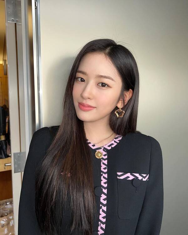 사진=안유진 인스타그램